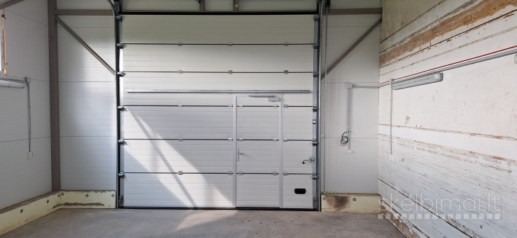 Išnuomojamos labai gerai įrengtos garažų patalpos 70 m² Kairiuose