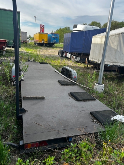 BUAB Luxe pools parduoda priekabas - puspriekabes