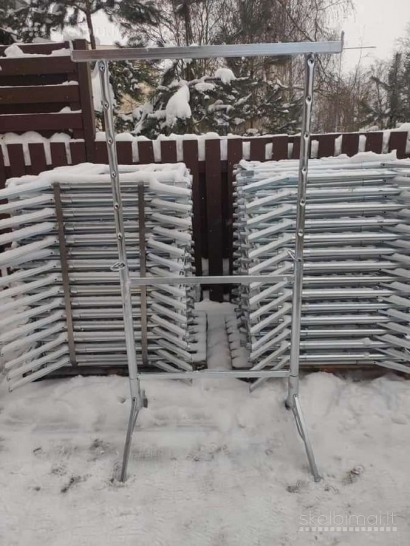 Mūro pastoliai mūrininkams.
