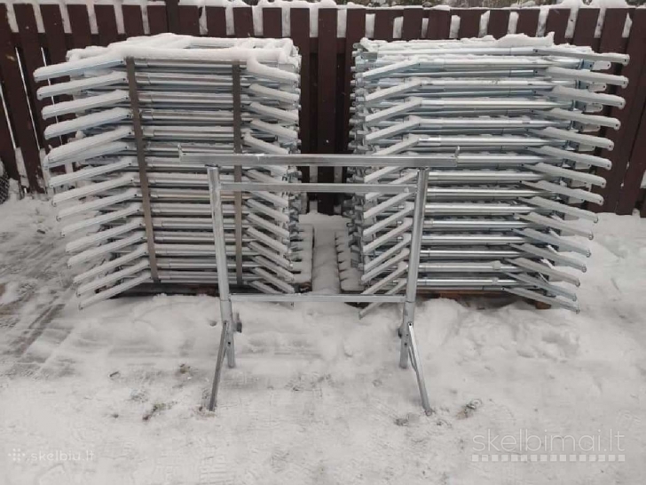Mūro pastoliai mūrininkams.