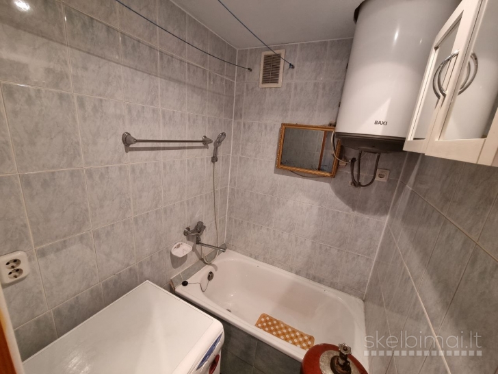 PARDUODAMAS 2 KAMBARIŲ BUTAS PAKRUOJYJE, STATYBININKŲ G. 13