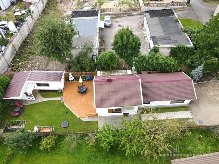 Parduodamas renovuotas namas pačiame miesto centre