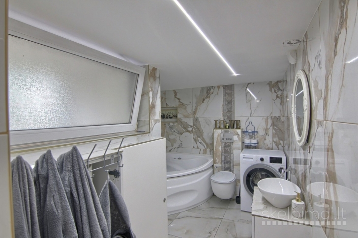 Parduodamas renovuotas namas pačiame miesto centre