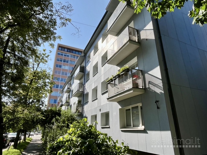 Nuomojamas kambarys Naujamiestyje Vilniuje su bendro naudojimo svetaine/virtuve