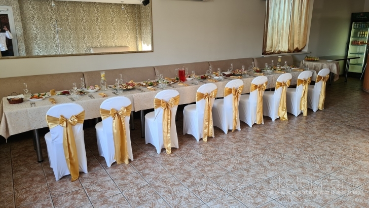 Kėdžių užvalkalų ir momentinių fotoaparatų nuoma