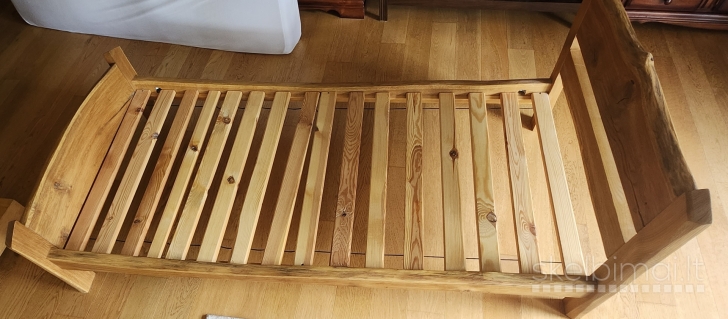 Nebrangiai parduodu medinę lovą (ąžuolas)