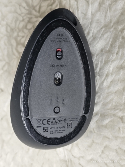 "Logitech MX Vertical" belaidė įkraunama bluetooth pelė