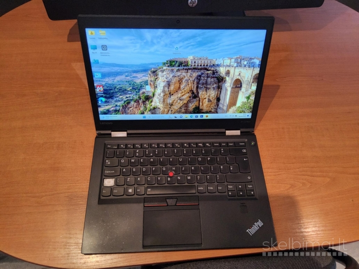 Lenovo Thinkpad X1 Carbon 4th. gen., yra defektu