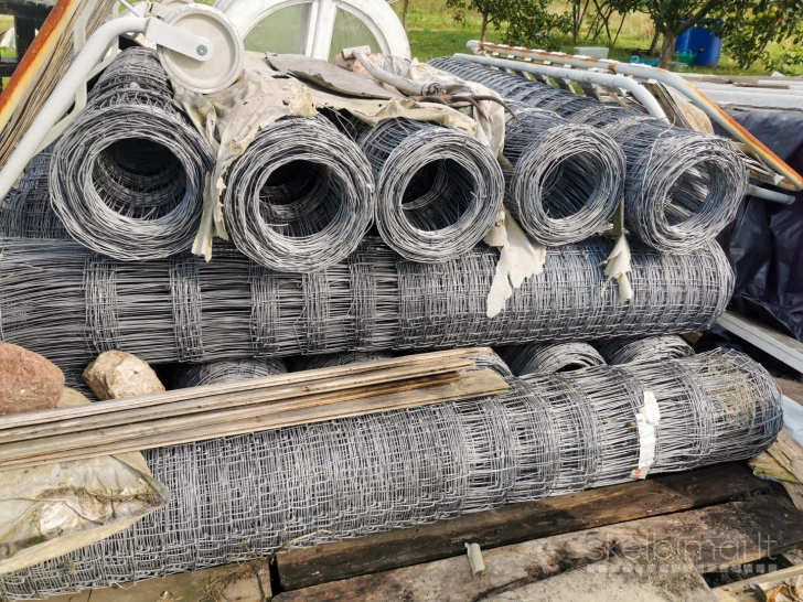Tvoros rulonai 1.6m x 50 m - 23 vnt. ir stulpeliai 2.3 m