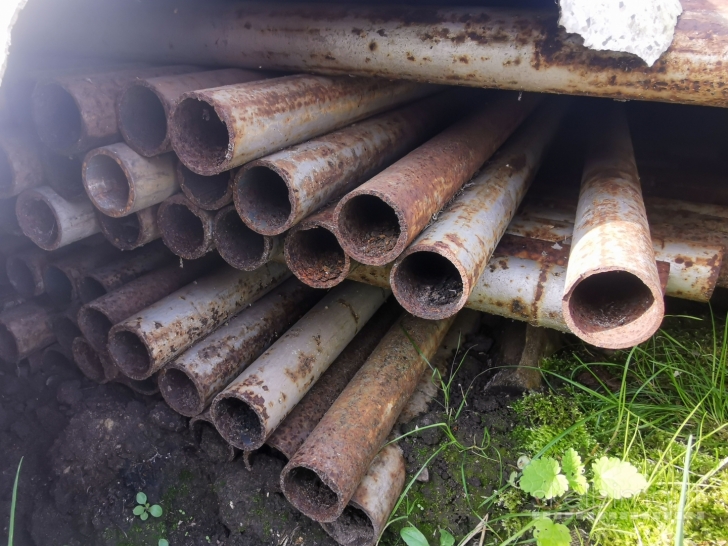 Tvoros rulonai 1.6m x 50 m - 23 vnt. ir stulpeliai 2.3 m