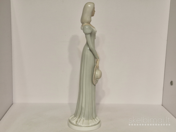 Porcelianinė figūrelė "Moteris su skrybele", 29cm.