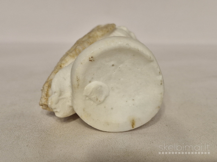 Dekoratyvinė pelėdos figūrelė apie 9cm.