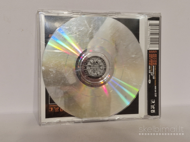 Timbaland Featuring Nelly Furtado – Give It To Me