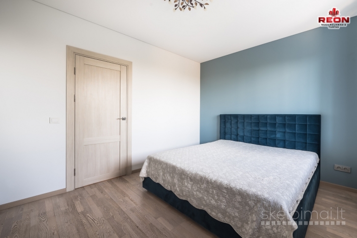 NUOMOJAMAS ERDVUS, ŠVIESUS 2 KAMBARIŲ BUTAS