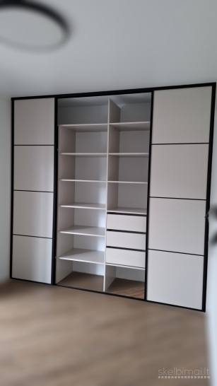 Gaminam sienines spintas bei stumdomas duris