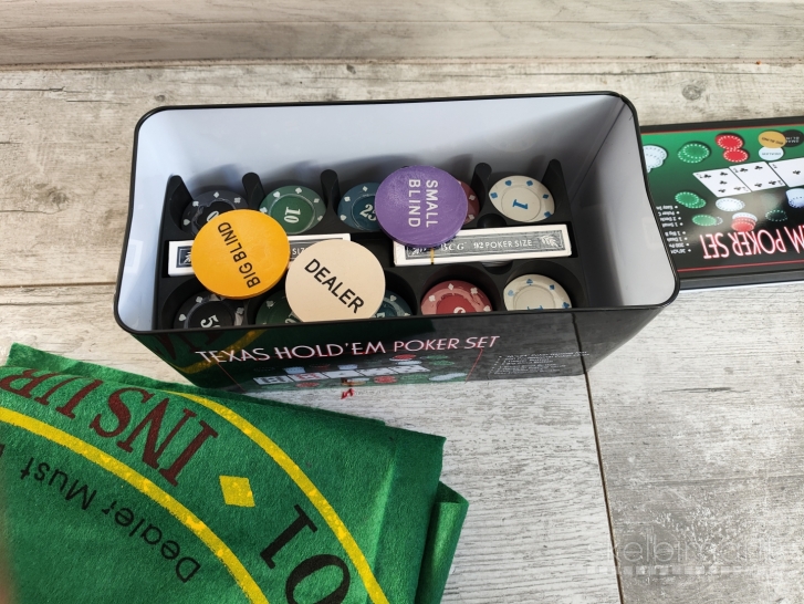 Naujas Pokerio žaidimo rinkinys metalinėje dėžutėj