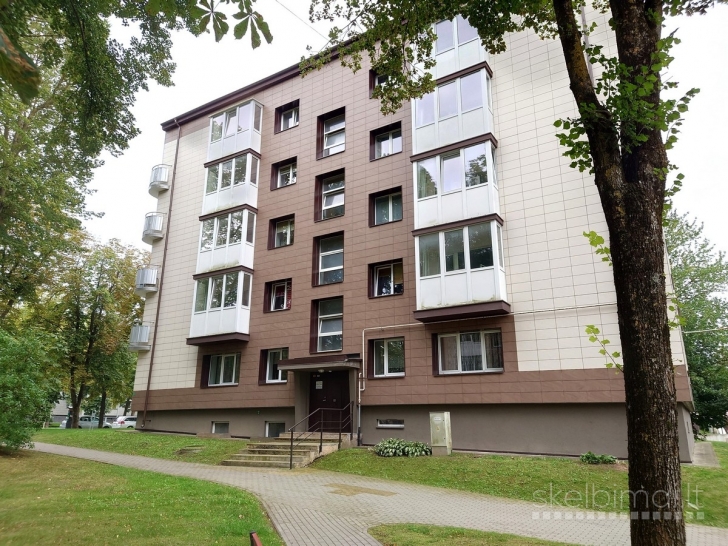 Parduodamas labai geroje vietoje tvarkingas 2-jų kambarių butas