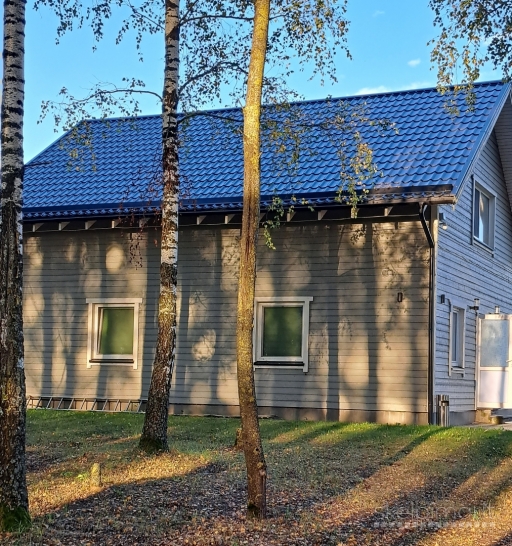 Išnuomojama sodyba medžių apsuptyje su 4 telkiniais ir 8 ha sklypu,