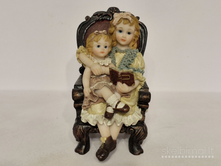 Dekoratyvinė figūrelė "Sesutės su knyga" (13cm.)