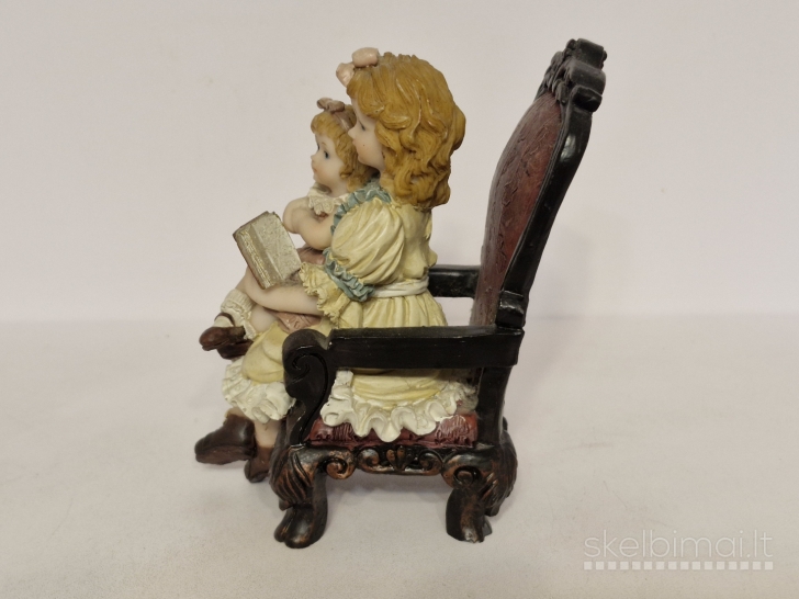 Dekoratyvinė figūrelė "Sesutės su knyga" (13cm.)