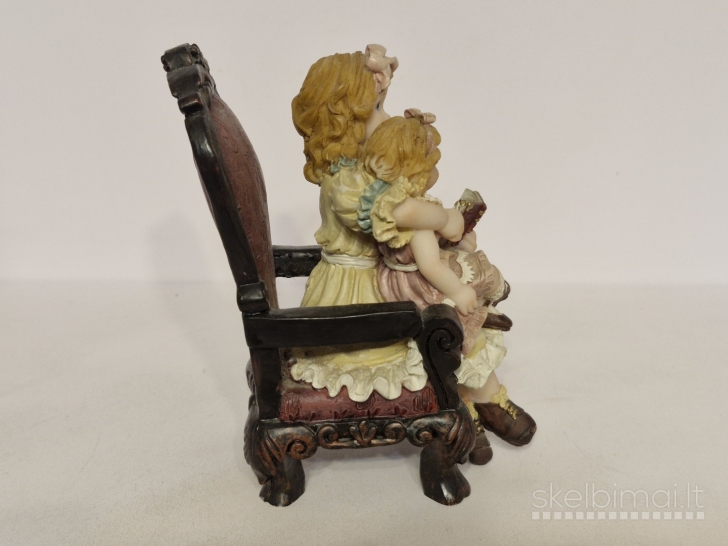 Dekoratyvinė figūrelė "Sesutės su knyga" (13cm.)