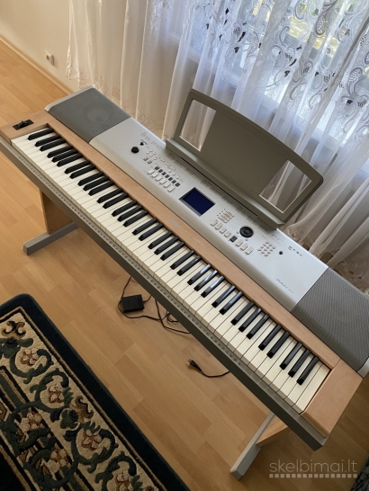 Skaitmeninis pianinas Yamaha Portable Grand DGX-620