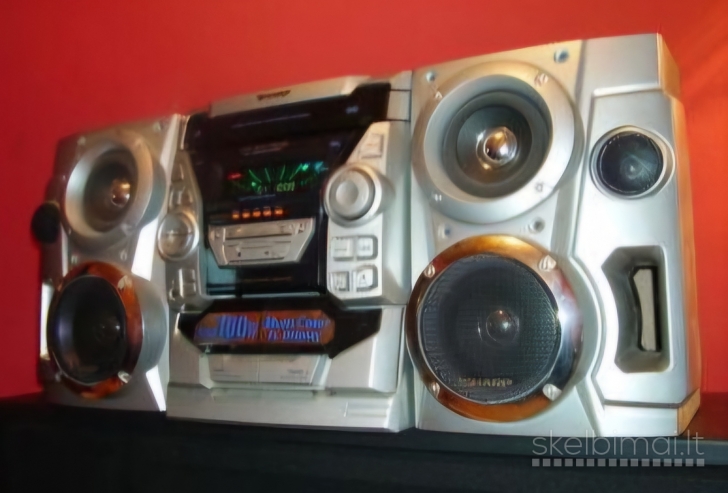 Muzikinis centras Sharp su kolonėlėmis 
