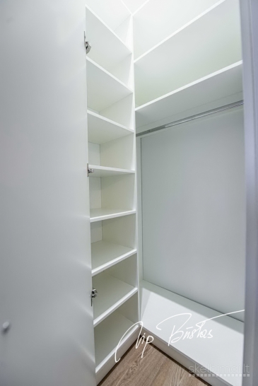 PARDUODAMAS MODERNIAI ĮRENGTAS, JAUKUS BUTAS ŽALIAKALNYJE, KALNIEČIŲ G.