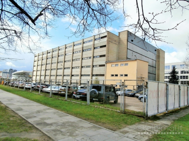Išnuomoju įrengta garažą Žirmūnuose, daugiaaukščiame garažų pastate.