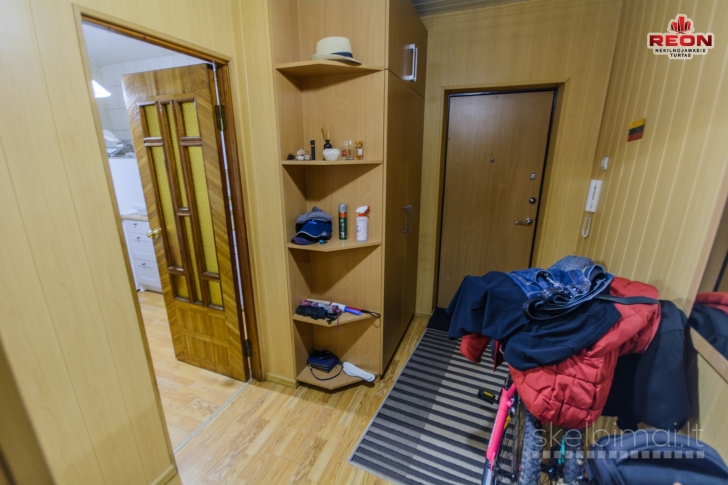 NUOMOJAMAS JAUKUS IR ŠILTAS 1 KAMBARIO 40 m² BUTAS ŠEŠKINĖJE, GELVONŲ GATV