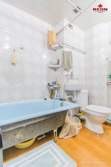 NUOMOJAMAS JAUKUS IR ŠILTAS 1 KAMBARIO 40 m² BUTAS ŠEŠKINĖJE, GELVONŲ GATV