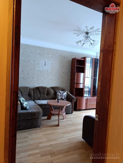 NUOMOJAMAS JAUKUS IR ŠILTAS 1 KAMBARIO 40 m² BUTAS ŠEŠKINĖJE, GELVONŲ GATV