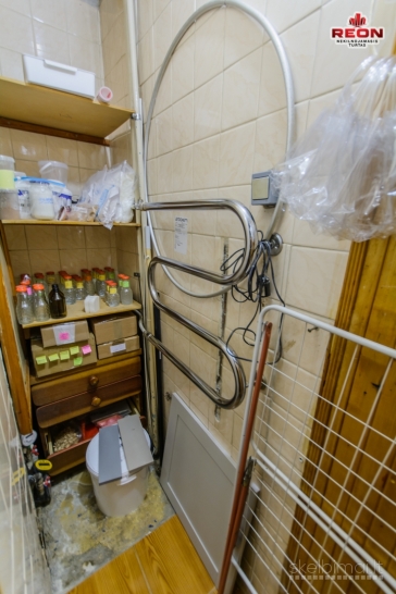 NUOMOJAMAS JAUKUS IR ŠILTAS 1 KAMBARIO 40 m² BUTAS ŠEŠKINĖJE, GELVONŲ GATV
