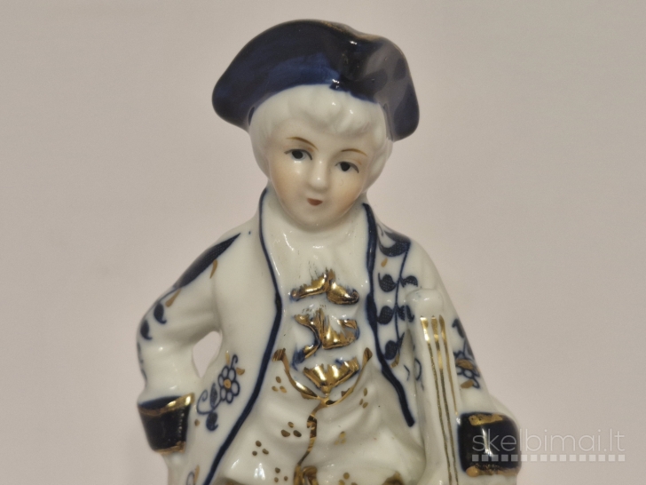 Porcelianinė figūrelė "Jaunuolis su skrybėle" ~ 18,5cm.