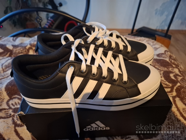 Kedai adidas