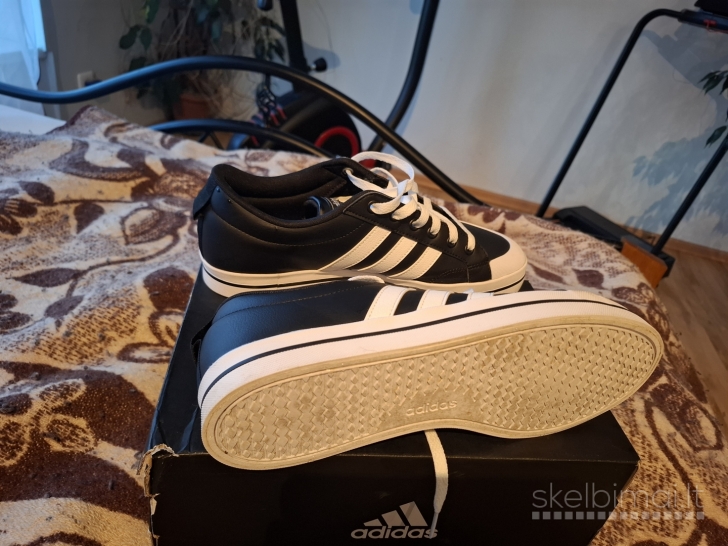Kedai adidas