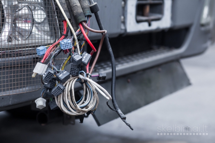 Sunkiasvorio autotransporto elektrikas(-ė)