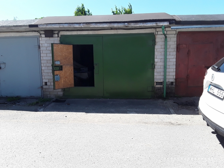          Klaipedoje, Murinis garazas su rusiu