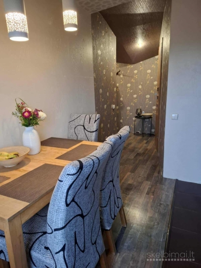 PARDUODAMAS 2 KAMBARIŲ BUTAS RENOVUOTAME NAME MAŽEIKIUOSE, PAVENČIŲ G. 9