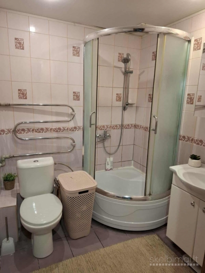 PARDUODAMAS 2 KAMBARIŲ BUTAS RENOVUOTAME NAME MAŽEIKIUOSE, PAVENČIŲ G. 9