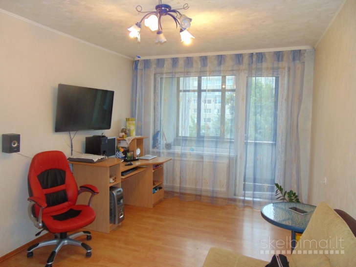 Išnuomojamas tvarkingas ir jaukus 1 kambario butas (3a/5) Dainų raj. Šiauliuose.