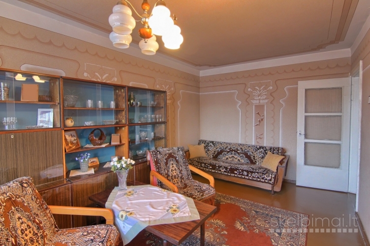 Parduodamas pigiai tvarkingas 3-jų kambarių butas