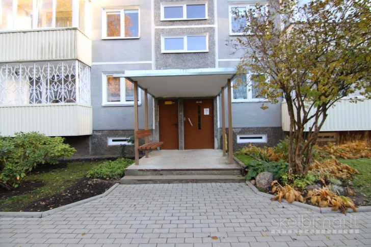 Parduodamas pigiai tvarkingas 3-jų kambarių butas