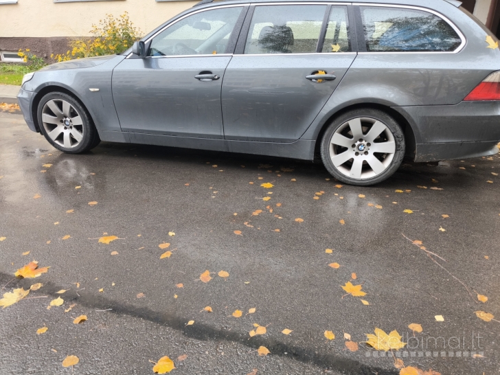 BMW e61 R18 ratlankiai su padangom