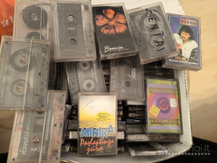 Virš 50 vnt.kasečių