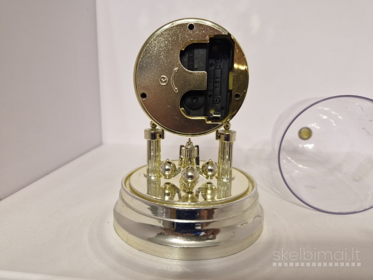 Stalinis kvarcinis laikrodis su švytuokle ir kupolu apie 16cm.