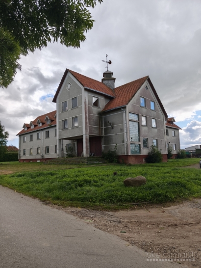 Pastatas Kretingos raj. Kurmaičių k. Mokyklos g.  Bendras plotas 1884,73 kv.m.