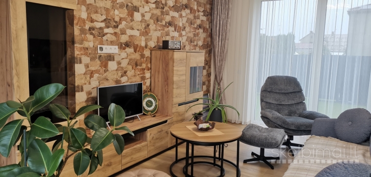 Išnuomojamas kotedžas su nuosavu kiemeliu  Sirupio g.43, Panevėžyje.