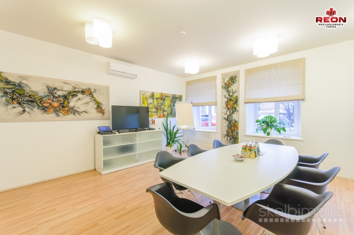 TILTO GATVĖJE, PRESTIŽINĖJE VILNIAUS VIETOJE, VISAI ŠALIA KATEDROS, GRETA GE