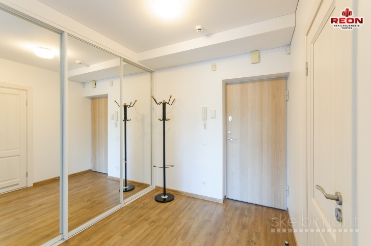 NAUJAI ĮRENGTAS 2K. BUTAS NAUJAMIESTYJE SU AUTOMOBILIO STOVĖJIMO VIETA!